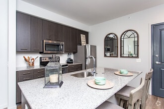 1BR, 1BA - 712 SF - The Grant - Broadway Station - 1 MONTH FREE