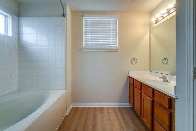 Foto del edificio - 6702 Albion Cresent Dr