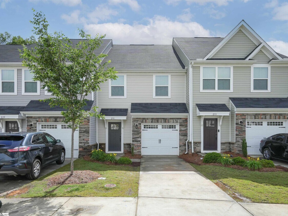 Foto principal - 231 Roudwood Dr