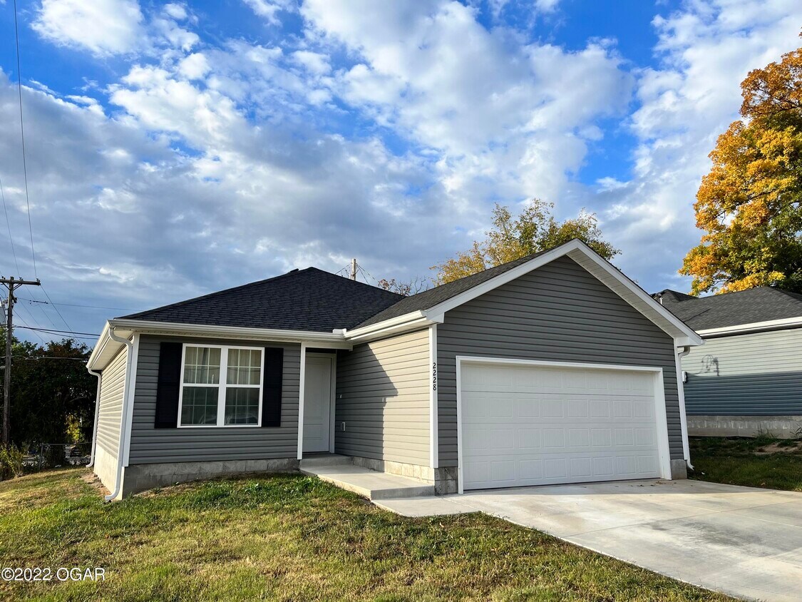 2228 Quincy St, Joplin, MO 64801 Condo for Rent in Joplin, MO