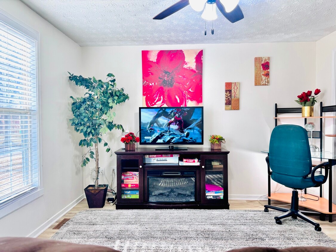 Foto principal - 17306 Clairfield Ln
