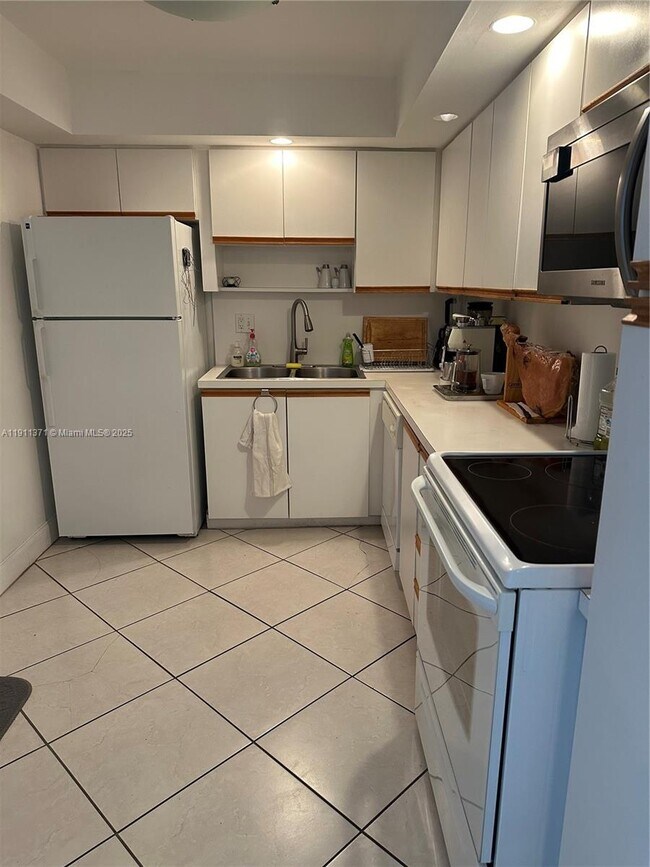 Foto del edificio - 3113 S Ocean Dr