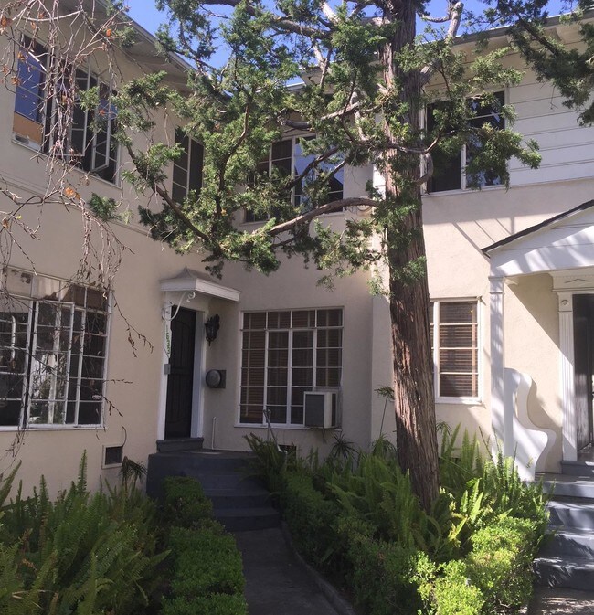 Apt. front door entry - 1633 Rodney Dr