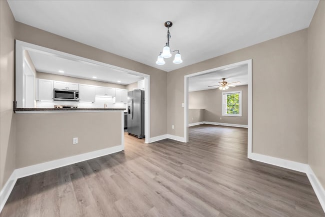 Building Photo - 2637 Coachman Cir