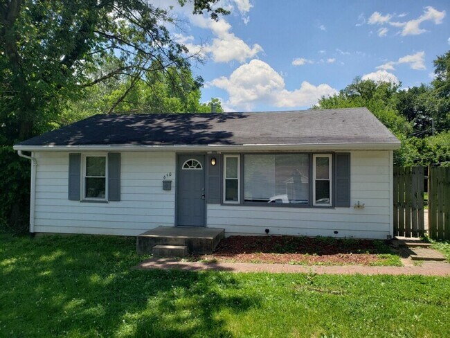 Foto del edificio - Beautifully Updated 3 Bedroom House! Comin...