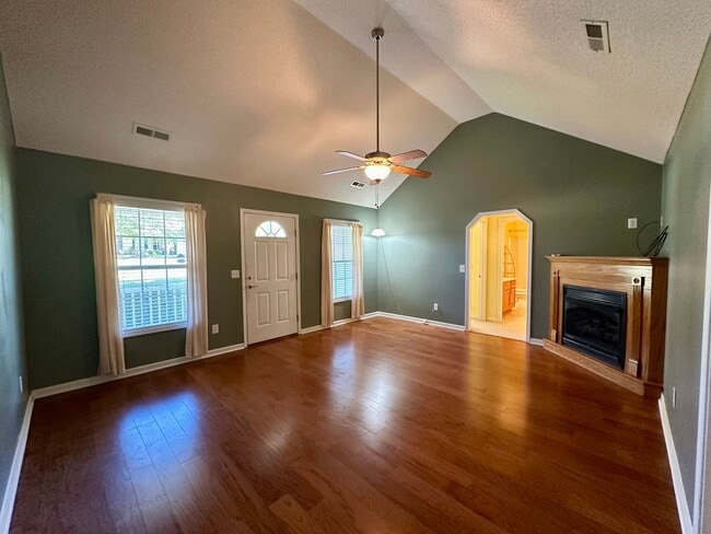 Building Photo - Williamsburg Subdivision!