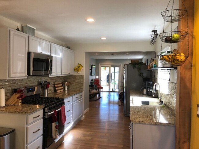 Foto del edificio - Fully Furnished - Long Term - Adorable Cab...