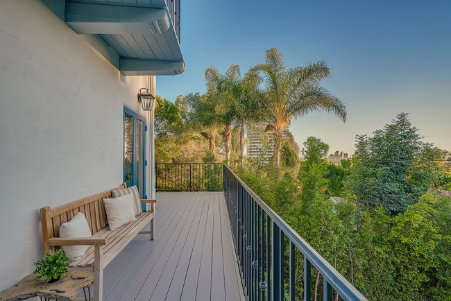 Outdoor Deck - 9268 Cordell Dr