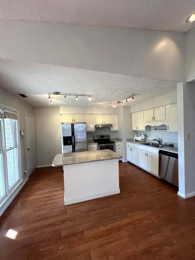 Building Photo - 5708 Icarus Cir