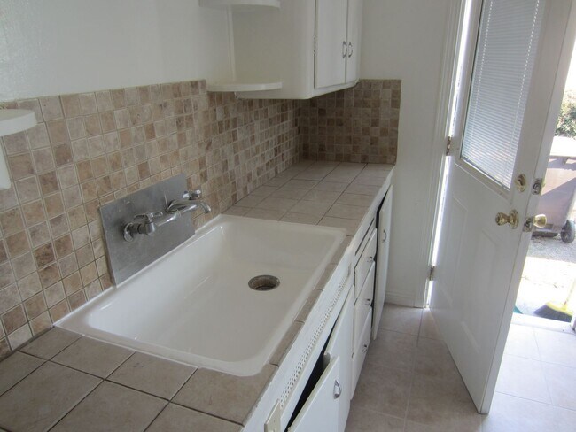 Foto del edificio - 1319-1325 E Phillips St