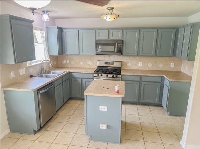 Building Photo - 4027 Falvel Cove Dr