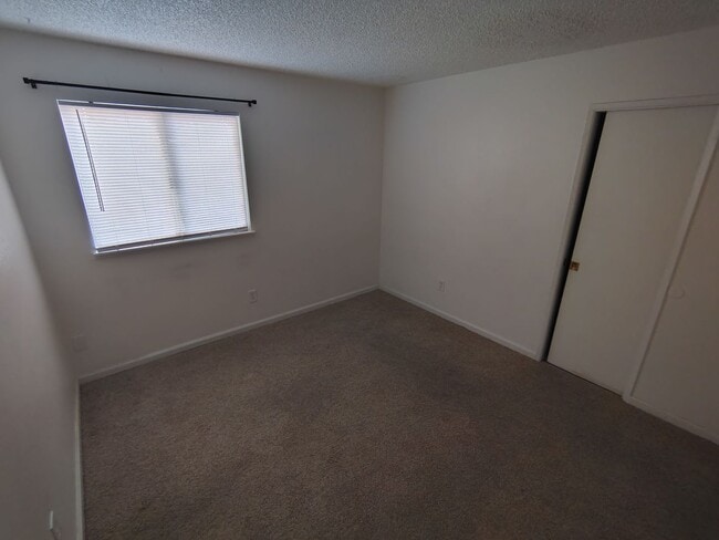 Building Photo - Move In Before the Holidays