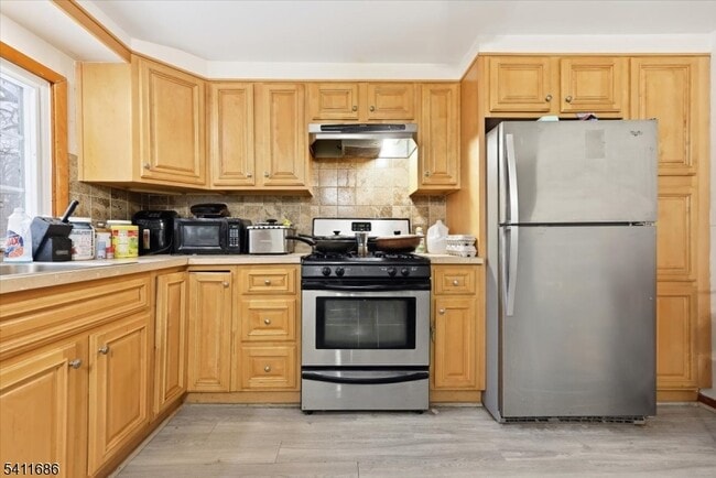 Foto del edificio - 42 Bergen Blvd