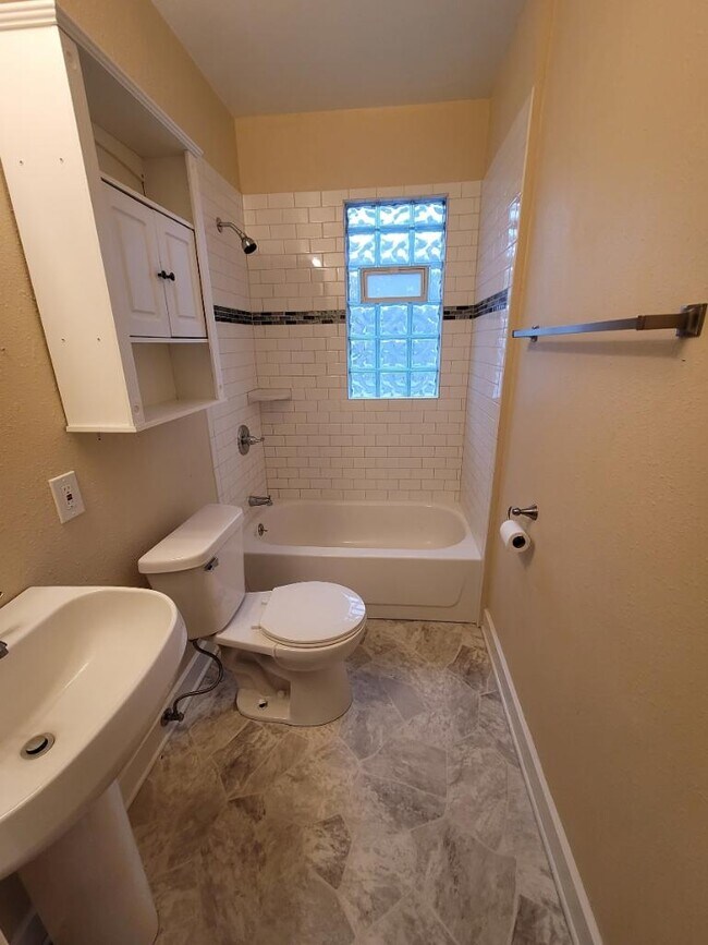 Building Photo - 1817 S 56th St