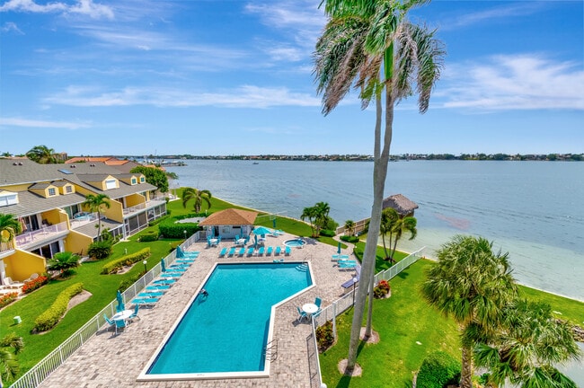 Foto del edificio - 8200 Lakeshore Dr