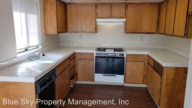 Building Photo - 1445 Cottage Pl