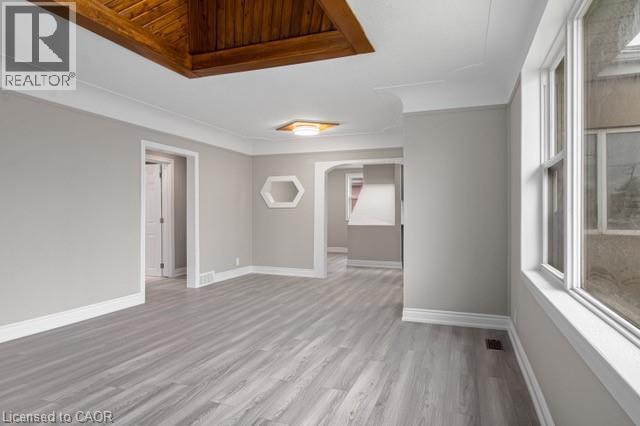 Photo du bâtiment - 116 Irene Ave