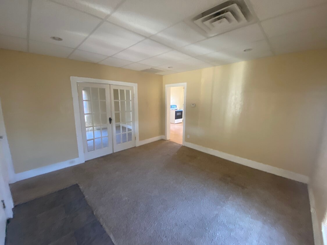 911 5th Ave, Canyon, TX 79015 House for Rent in Canyon, TX