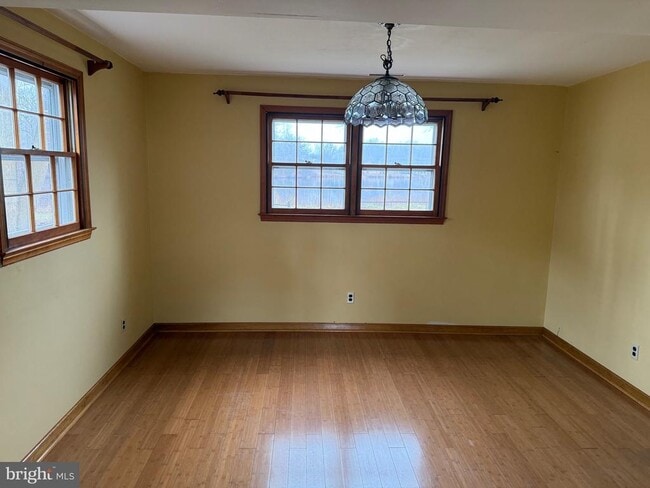 Building Photo - 448 Lake Ave