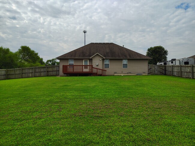 Building Photo - 211 Pheasant