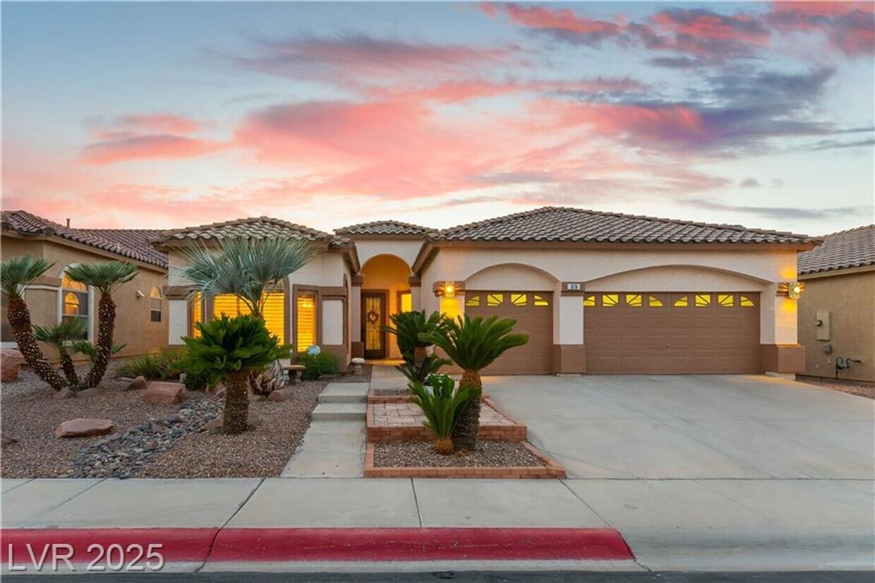 Foto principal - Amazing single story 3-bedroom home with o...