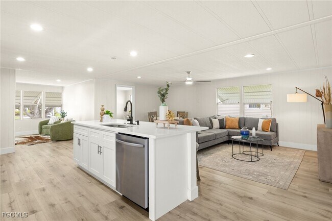 Foto del edificio - 865 Cape Haze Ln