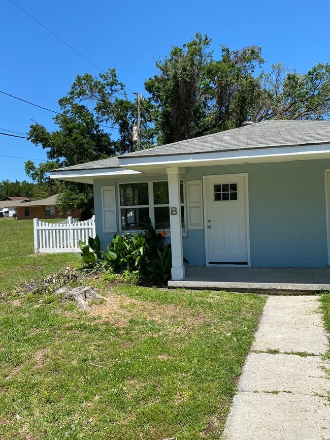 Building Photo - Beautiful 1/1 Duplex in Biloxi, MS