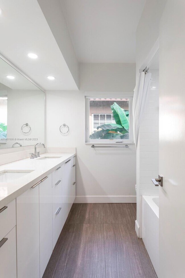 Foto del edificio - 1244 Alhambra Cir