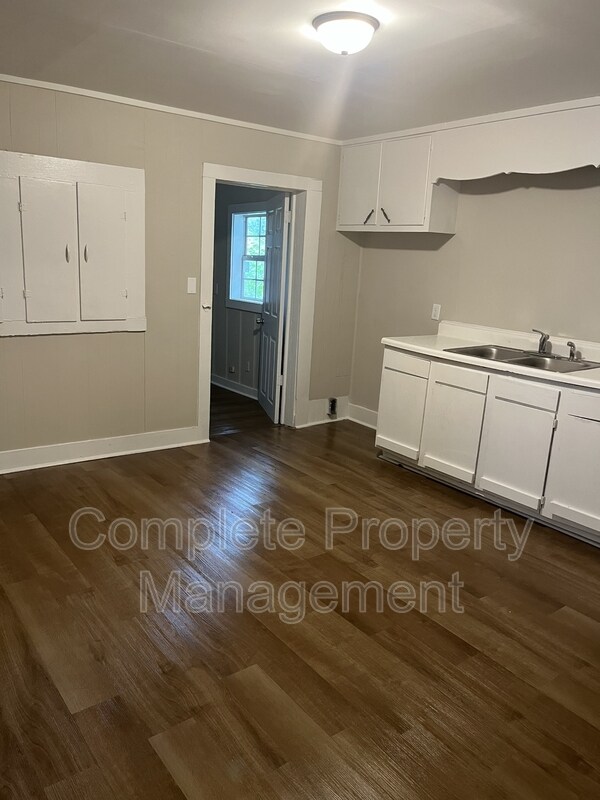 Building Photo - 3445 Ellis Ave SW