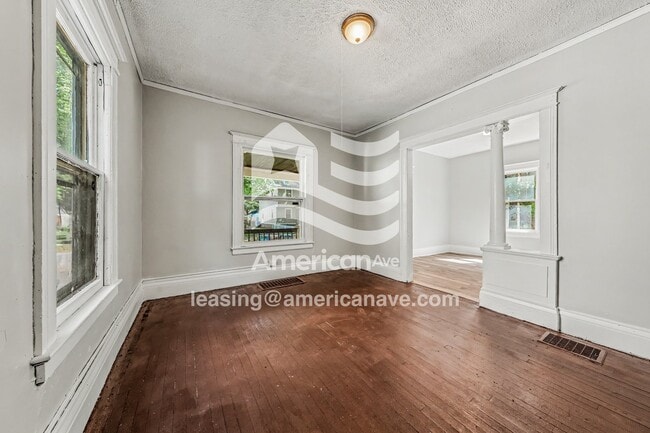 Building Photo - 87 Holbrooke St