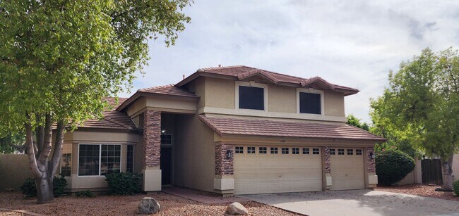 Building Photo - 3 Bedroom + Office Home in the Vineyards Community Near W Germann Rd and S Dobson Rd!