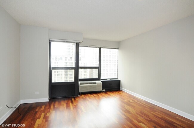 Foto del edificio - 30 E Huron St