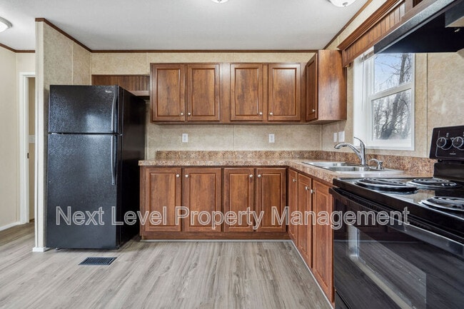 Building Photo - 111 S Cedar Dr