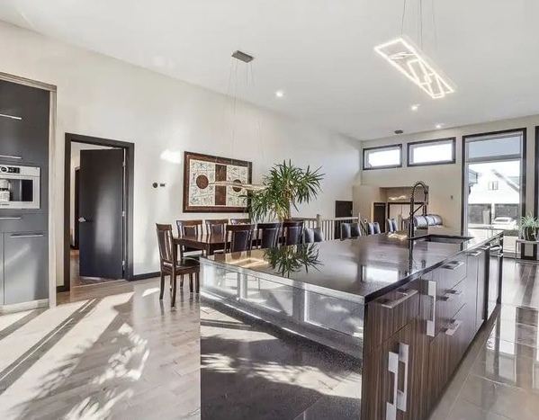 Foto del edificio - 831 S Flores St