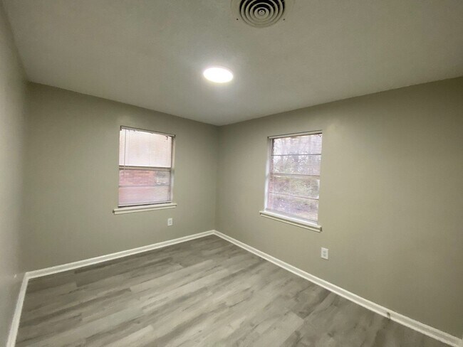 Foto del edificio - 1608 Oakwood St