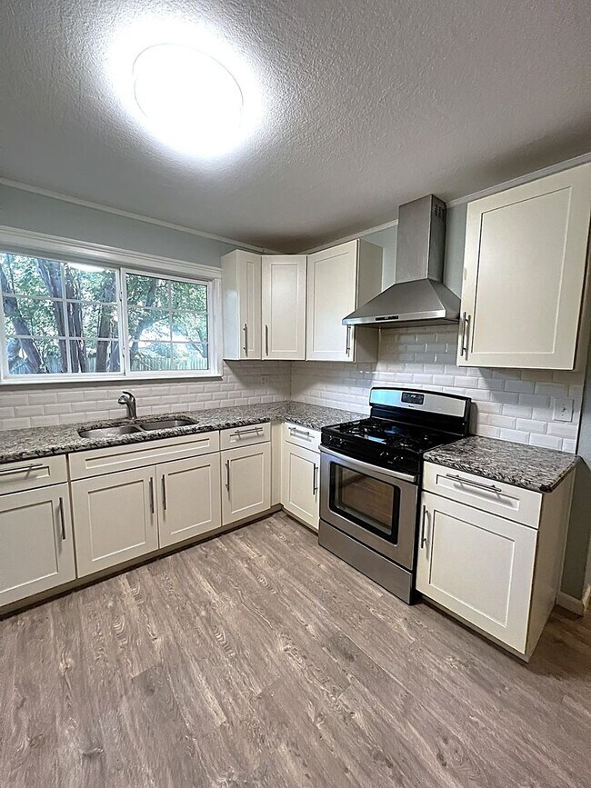 Building Photo - Recently renovated 3/2 Home in Round Rock - Meadow Lake