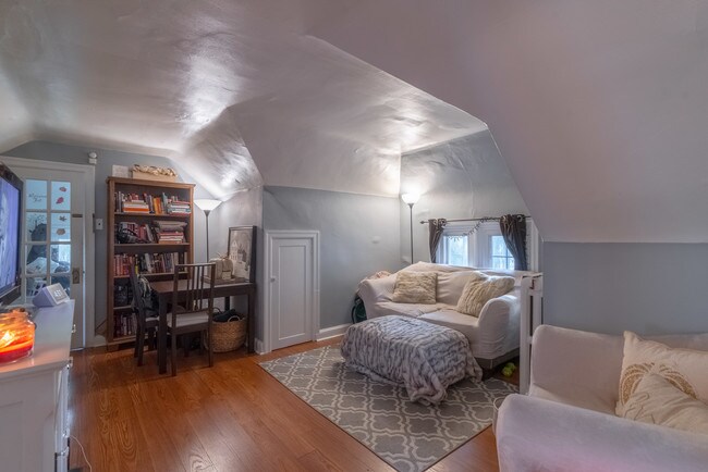Living area - 322 Paxson Ave