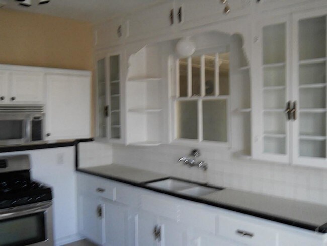 Building Photo - 4518 Bernardo De Galvez Ave