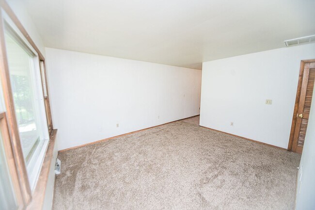 Foto del edificio - 3 bed 1 bath Duplex in Portage