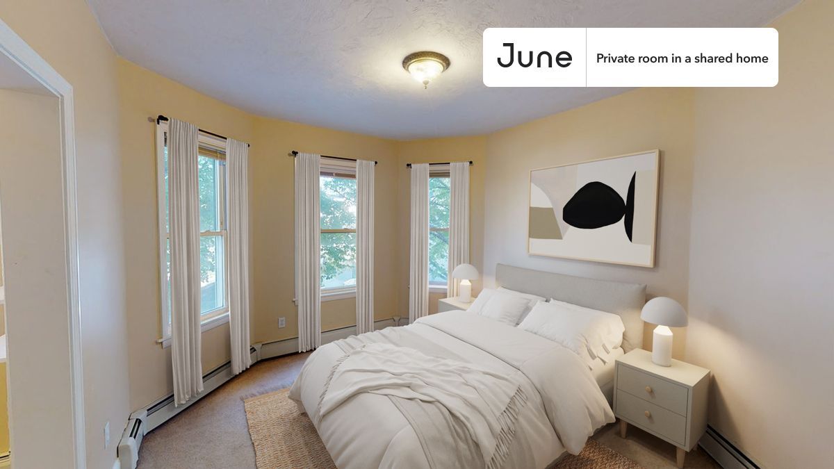 Foto principal - Private bedroom in 3 bed/1 bath Home