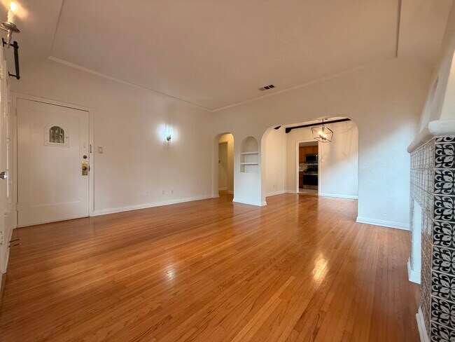 Sala de estar - 1437 S Holt Ave