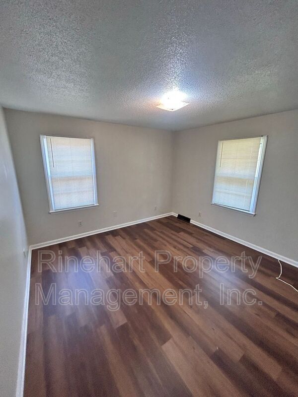 Foto del edificio - 480 Willowspring Ln