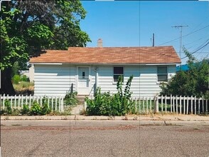 Building Photo - 360 W 8th S St