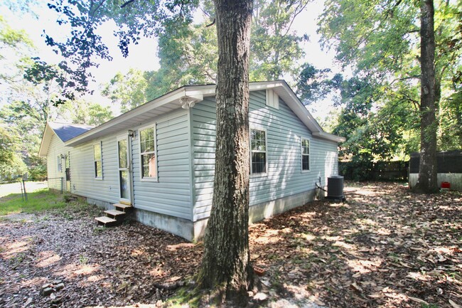 Building Photo - Newly remodeled 3 bedroom home with mother...