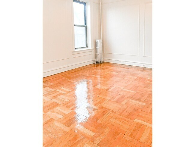 Building Photo - 141 E 54th St