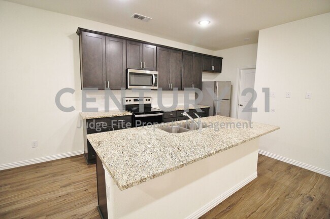Building Photo - Gorgeous 4/2/2 in Mabank Ready For Move-in!