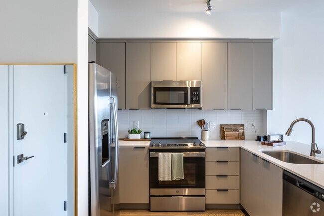 1 habitación, 1.5 baños, 681 pies cuadrados - Oaklyn