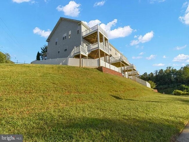Building Photo - 2486 Winthrop Dr