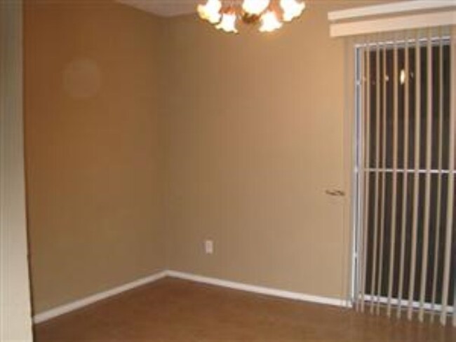 Building Photo - 906 Cedar Ter