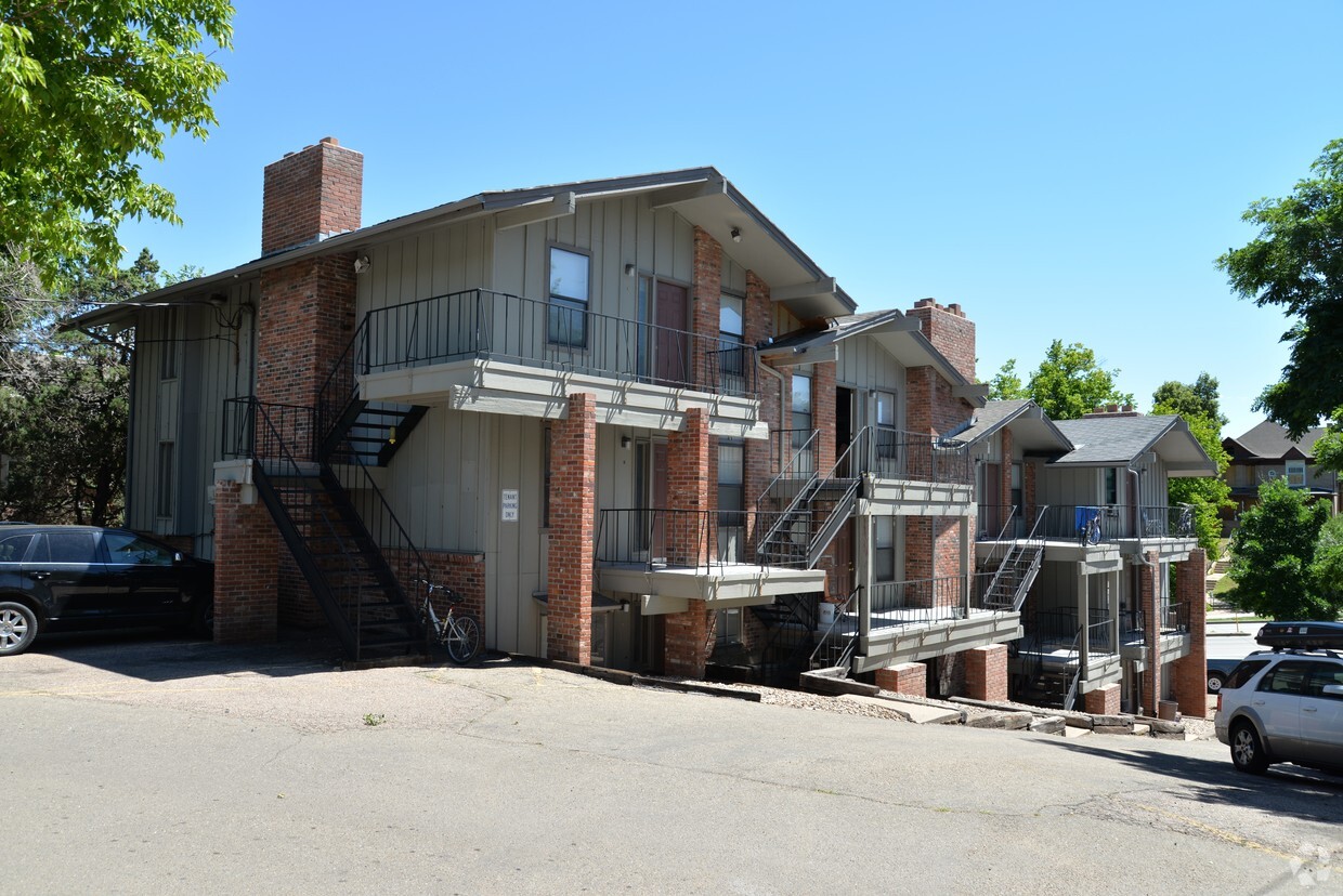 Building Photo - Broadway Apartments